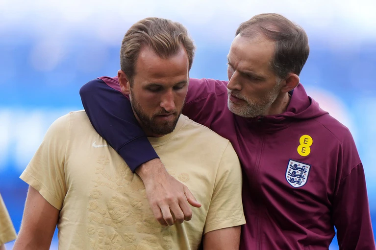Für Englands Nationaltrainer Tuchel (r.) ist Kane unverzichtbar. — © Bradley Collyer/PA Wire/dpa