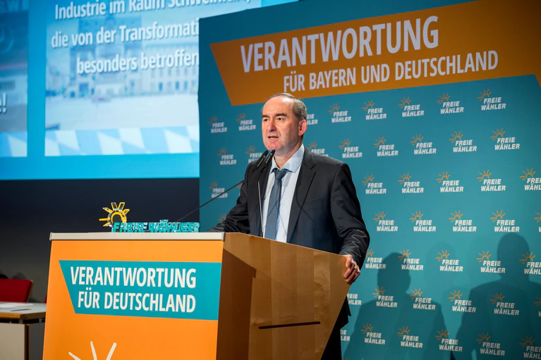 Parteichef Hubert Aiwanger führt die bayerischen Freien Wähler in den Bundestagswahlkampf. — © Daniel Vogl/dpa