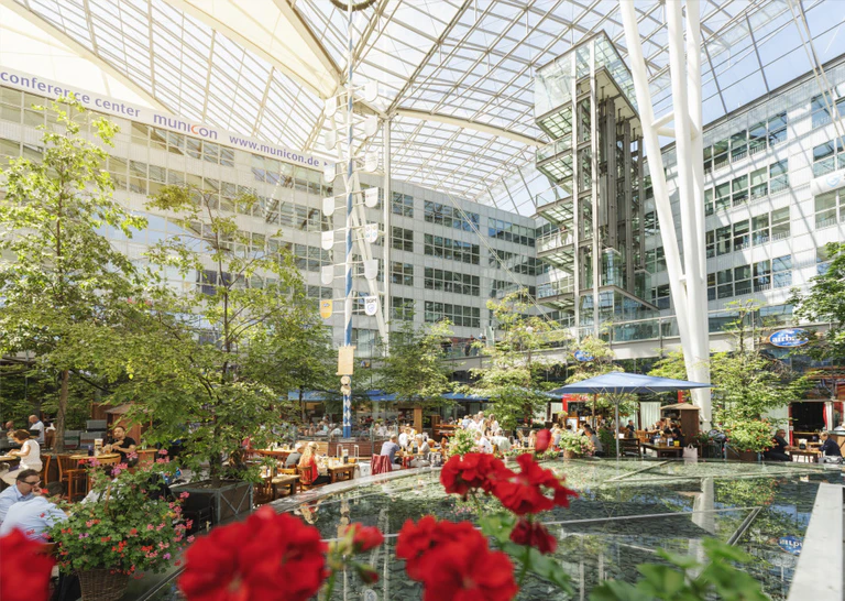 Airbräu Biergarten Flughafen München — © Airbräu Biergarten