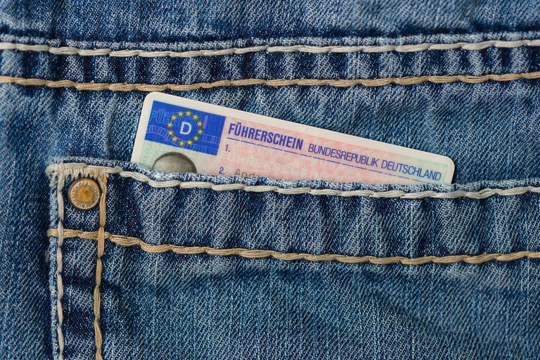 Führerschein — © Bild: Pixabay / Andi Breit