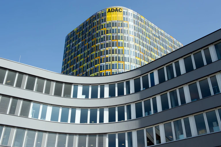 Der ADAC erwägt, die Preise zu erhöhen. (Archivbild) — © Peter Kneffel/dpa