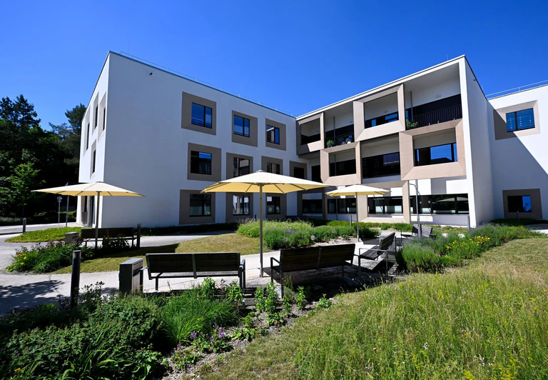 Acht Einzelzimmer gibt es auf der Münchner Kinderpalliativstation - und Platz für Eltern und Geschwister. — © A4366 Sven Hoppe/dpa