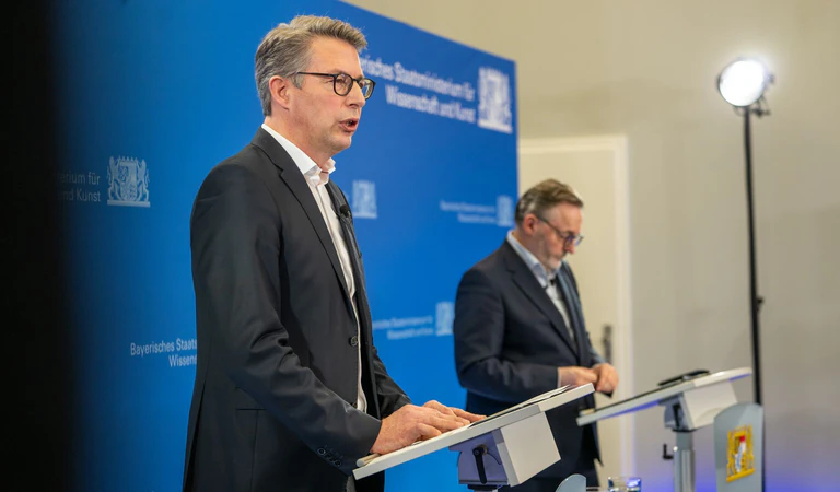 Bayerns Kunstminister Blume und Pinakotheken-Chef Biebl begrüßen die Entscheidung (Archivbild). — © Leonie Asendorpf/dpa