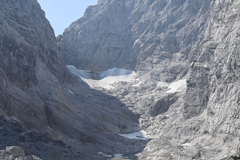 Vom Blaueisgletscher ist nur ein kläglicher Rest übrig.   — © Angelika Warmuth/dpa