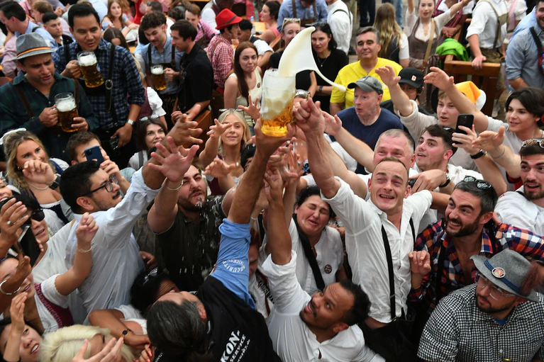 Das mittlere Wiesn-Wochenende gilt traditionell als das am besten besuchte. (Archivbild) — © Felix Hörhager/dpa