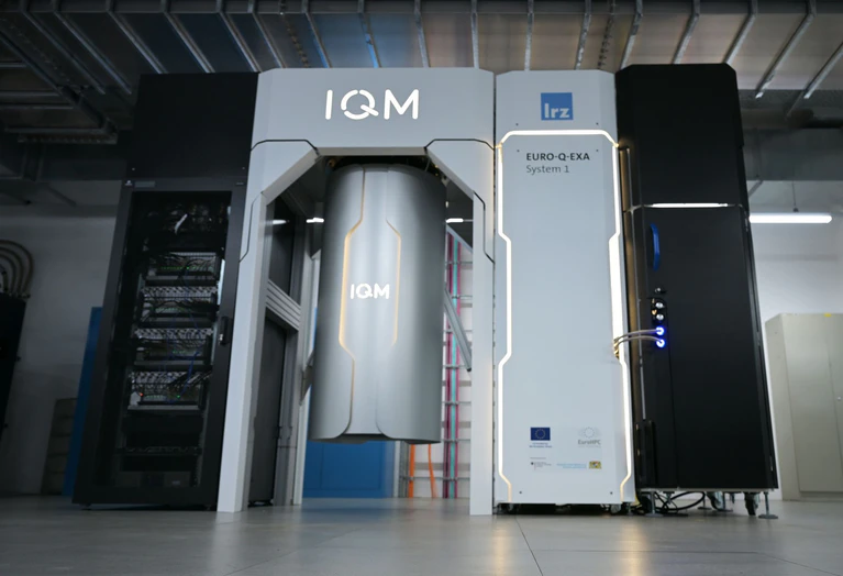 Der europäische Quantencomputer Euro-Q-Exa des finnischen Unternehmens IQM in Garching bei München. In dem Rechner steckt auch deutsche Technologie. (Archiv) — © Malin Wunderlich/dpa