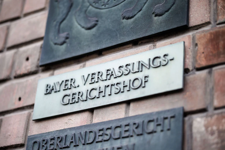 Der Verfassungsgerichtshof hat die Haushaltsaufstellung 2022 gerügt. (Archivbild) — © Matthias Balk/dpa