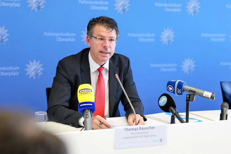 Thomas Rauscher von der Staatsanwaltschaft Regensburg sprach von einem Quantensprung bei den Ermittlungen. — © Daniel Löb/dpa