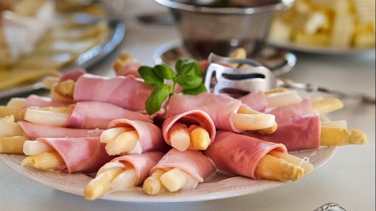 Spargel — © Bild von Peter Toporowski auf Pixabay