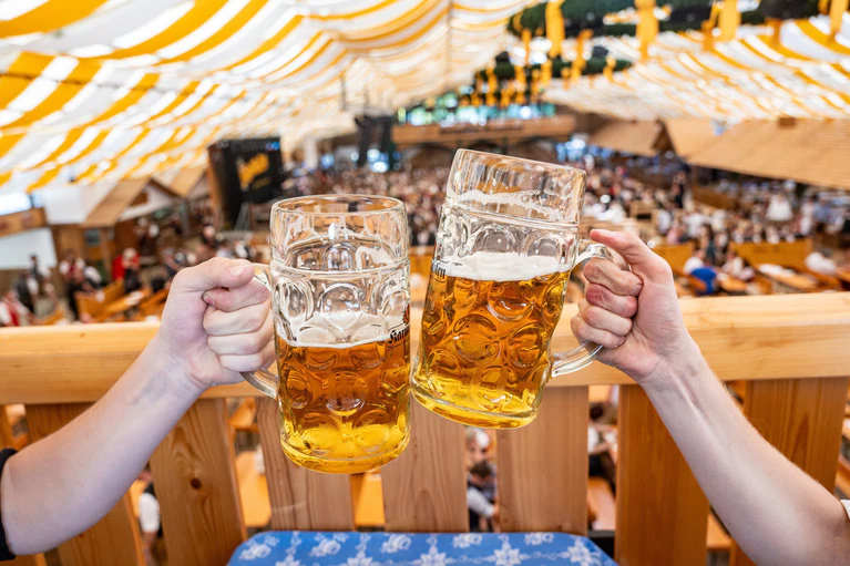 Aus dem 1812 gegründeten Landwirtschaftsfest hat sich das zweitgrößte Volksfest in Bayern entwickelt. — © Armin Weigel/dpa