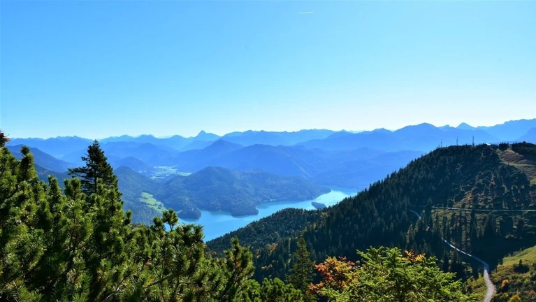 Walchensee, Herzogstand, Bayern, Wandern, Hütte, Berge, Berg — © Bild von RitaE auf Pixabay