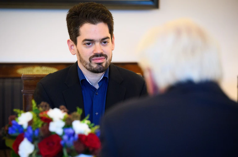 Lahav Shani wurde in Belgien ausgeladen - seitdem gibt es Gesten der Solidarität, auch durch den Bundespräsidenten. — © Bernd von Jutrczenka/dpa