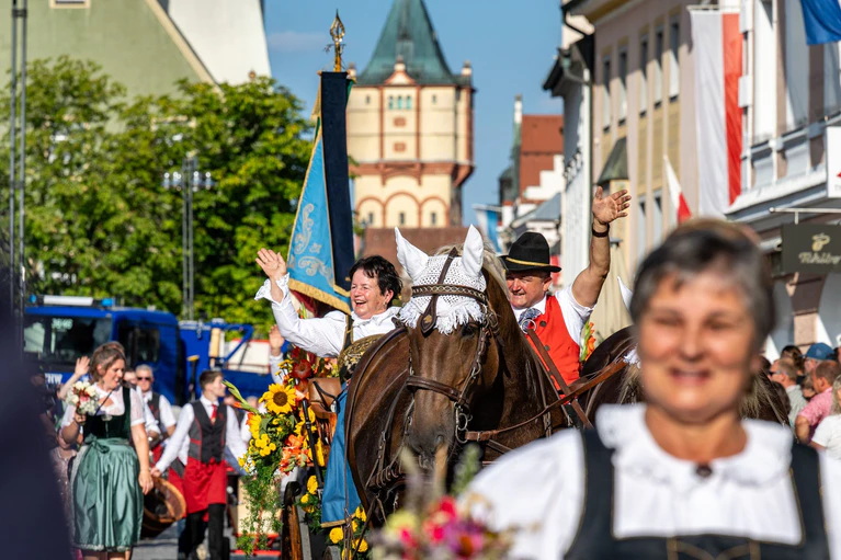 Beim Gäubodenvolksfest werden bis zum 17. August um die 1,3 Millionen Besucherinnen und Besucher erwartet. — © Armin Weigel/dpa