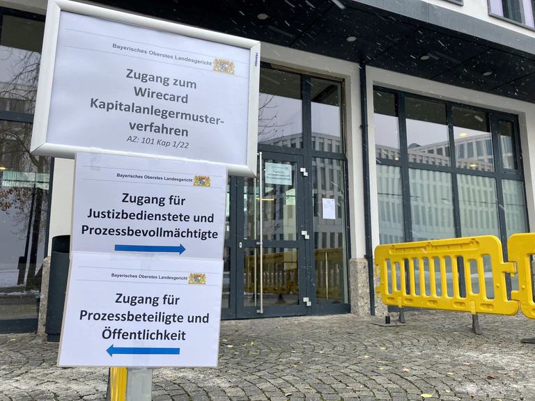 Das zivilrechtliche Musterverfahren läuft parallel zum Strafprozess, in dem sich Ex-Vorstandschef Markus Braun und zwei Mitangeklagte seit Dezember 2022 verantworten müssen. (Archivbild) — © Carsten Hoefer/epa Scanpix Sweden/dpa