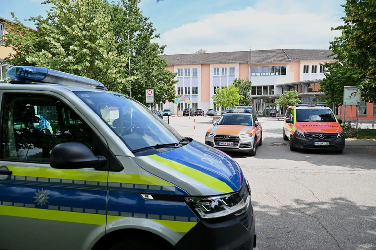 Die Polizei nahm nach eigenen Angaben den mutmaßlichen Täter fest. — © Lennart Preiss/dpa