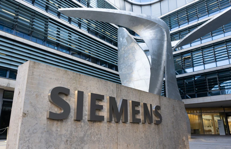 Siemens erhöht die Prognose. (Archivbild) — © Sven Hoppe/dpa