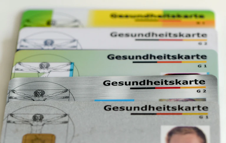 Kassen dürfen die Gesundheitskarte nicht einfach sperren, wenn Versicherte ihre Beiträge nicht zahlen. (Symbolbild) — © Jens Kalaene/dpa-Zentralbild/dpa