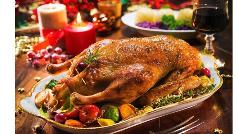 Buffet, weihnachten, braten, gans — © Bild: AlexRaths/iStock