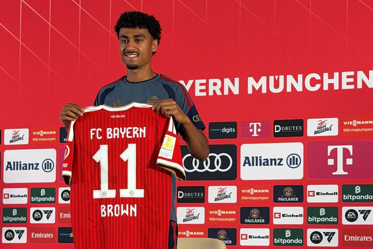 Neuzugang Nathaniel Brown läuft künftig mit der Nummer 11 auf. — © Christian Kunz/dpa