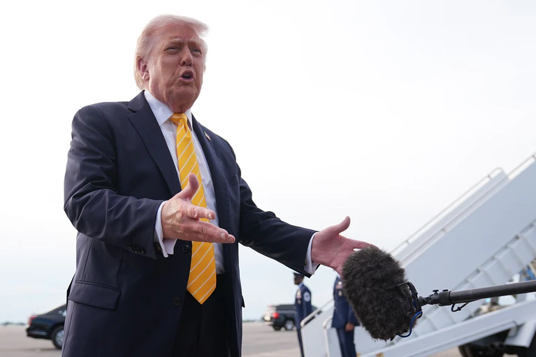 Trump bekräftigt: Die Truppenstärke in Deutschland soll deutlich reduziert werden. — © Matt Rourke/AP/dpa