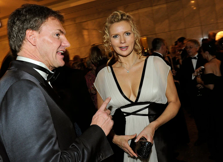 Beim Bundespresseball im Jahr 2009 hatte das Paar einen seiner ersten öffentlichen gemeinsamen Auftritte. (Archivbild) — © picture alliance / dpa