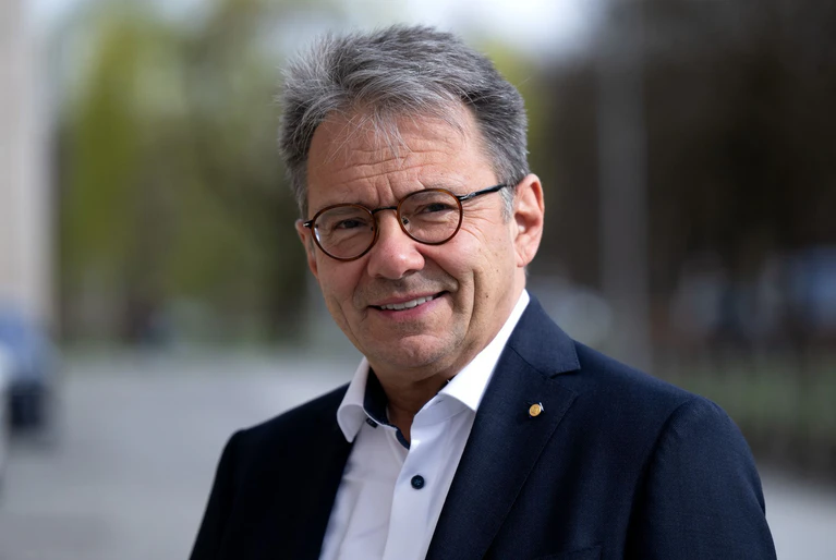 Bleibt Landrat in Fürstenfeldbruck: Thomas Karmasin (Archivbild).  — © Sven Hoppe/dpa