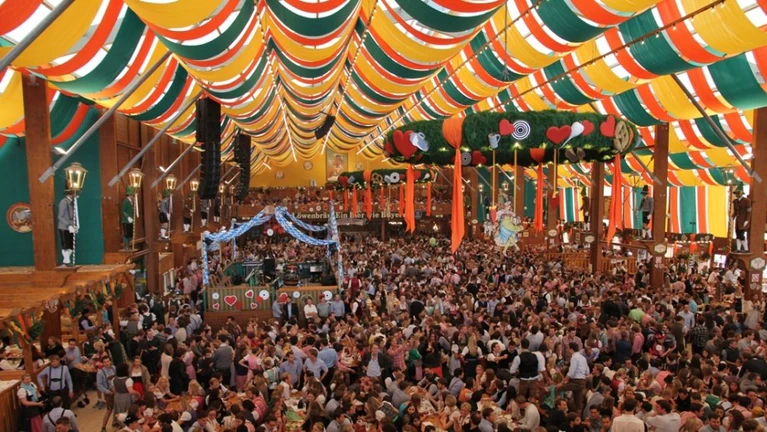 Wiesn-Tische, Lotto-Bayern, Schützen-Festzelt — © © Bild: Schützen-Festzelt