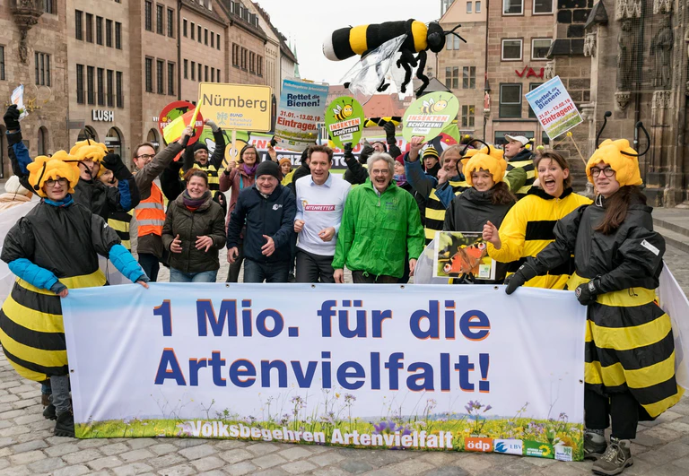 Das erfolgreiche Volksbegehren «Rettet die Bienen» war zweifelsohne einer der größten Erfolge im politischen Leben von Richard Mergner. (Archivbild) — © Toni Mader/Volksbegehren Artenvielfalt/dpa