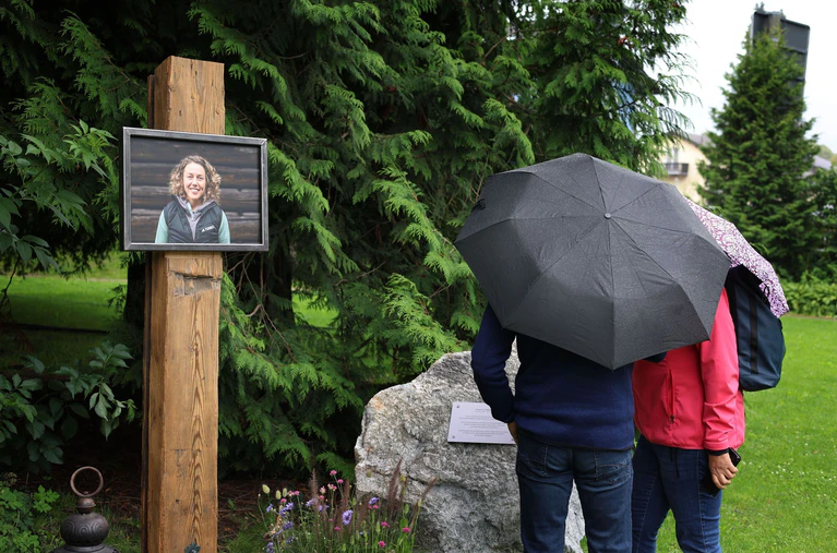 Stilles Gedenken im Laura-Dahlmeier-Park. (Archivbild) — © Karl-Josef Hildenbrand/dpa