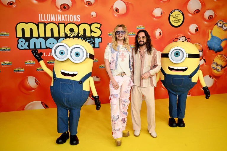 Bill und Tom Kaulitz bei der Deutschlandpremiere des Films.  — © Felix Hörhager/dpa