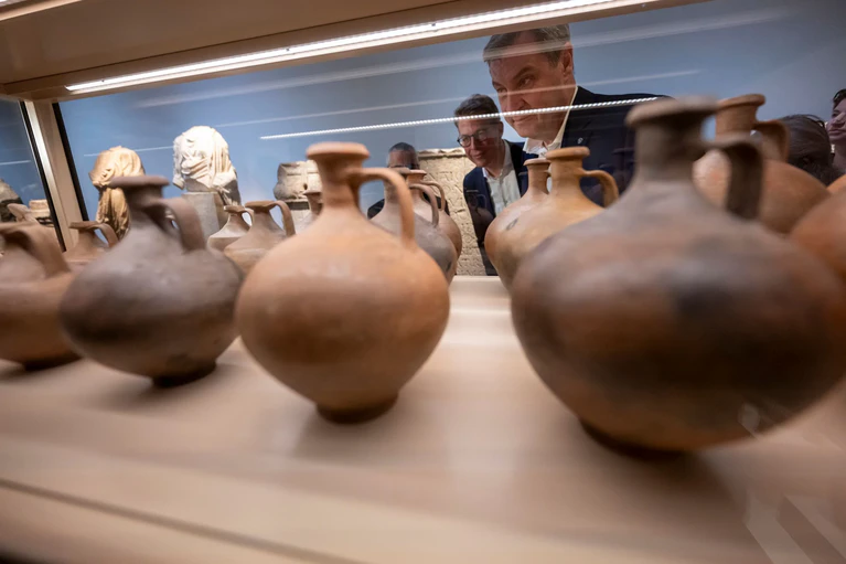 In der Archäologischen Staatssammlung sind rund 20 Millionen archäologische Artefakte. (Archivbild) — © Peter Kneffel/dpa