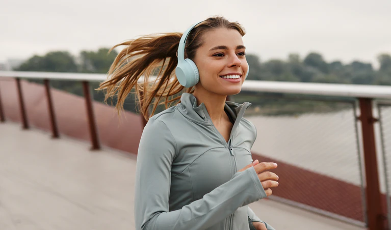 Sport Musik hören — © Valerii Apetroaiei / iStock
