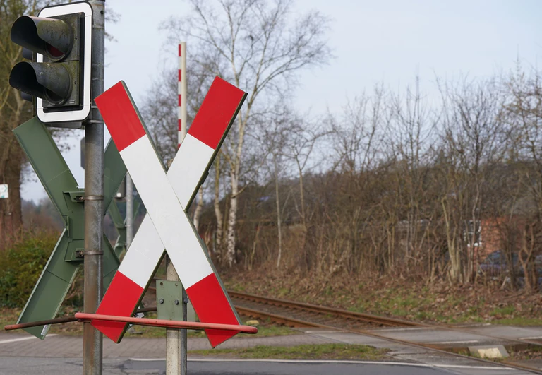 Auf der Bahnstrecke Stuttgart-Ulm gibt es Probleme. (Symbolbild) — © Marcus Brandt/dpa
