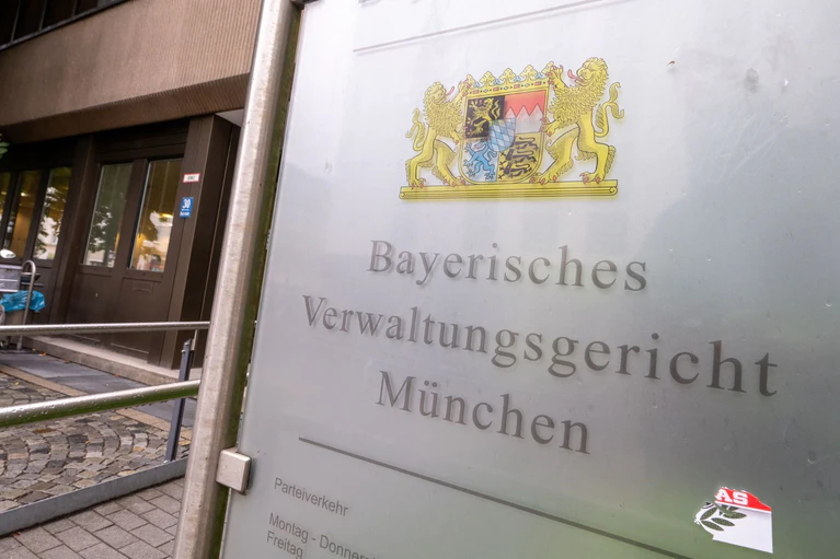 Einmal mehr wurde vor dem Verwaltungsgericht München über drei Schwarzbauten in Wolfratshausen verhandelt. (Symbolbild) — © Peter Kneffel/dpa