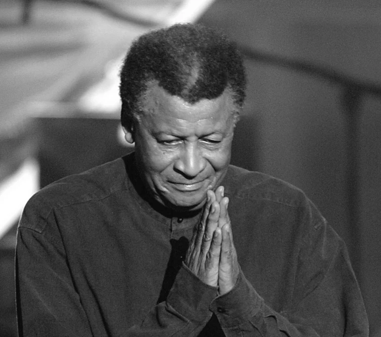 Der Jazzmusiker Abdullah Ibrahim ist tot. (Archivbild) — © Martin Meissner/AP/dpa