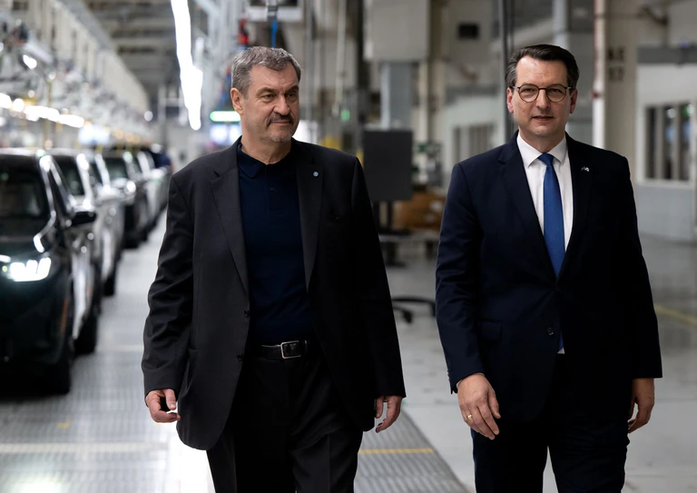 CSU-Chef Söder und der designierte BMW-Vorstandsvorsitzende Milan Nedeljković besuchen das BMW-Werk in Spartanburg in South Carolina. — © Sven Hoppe/dpa