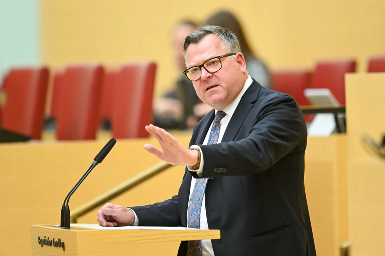 Der Münchner Rechtsanwalt und CSU-Landtagsabgeordnete Josef Schmid soll neuer Justizminister in Bayern werden. (Archivbild) — © Tobias Hase/dpa