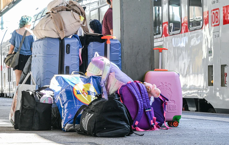 Die Störung im Bahnverkehr konnte gegen 0.30 Uhr behoben werden. Seither rollen die Züge wieder. — © Jason Tschepljakow/dpa