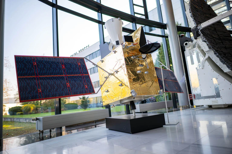 Der Raumfahrt- und Technologiekonzern OHB baut Satelliten etwa für Navigation, Telekommunikation, Aufklärung und Wetterbeobachtung. — © Sina Schuldt/dpa