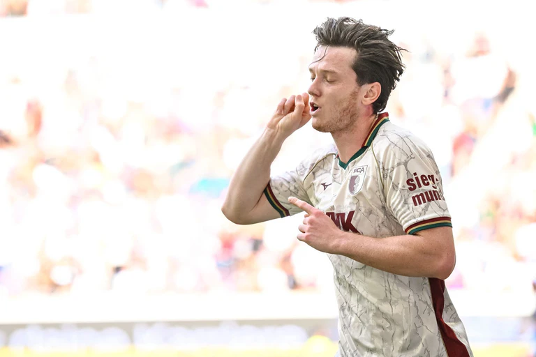 Der Gregerl war's: Michael Gregoritsch jubelt nach seinem 1:0.  — © Harry Langer/dpa