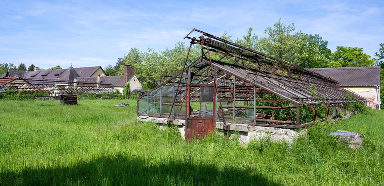 Der berüchtigte «Kräutergarten» auf dem Gelände des ehemaligen Konzentrationslagers Dachau soll zu einer Gedenkstätte werden. (Archivbild) — © Stefan Puchner/dpa