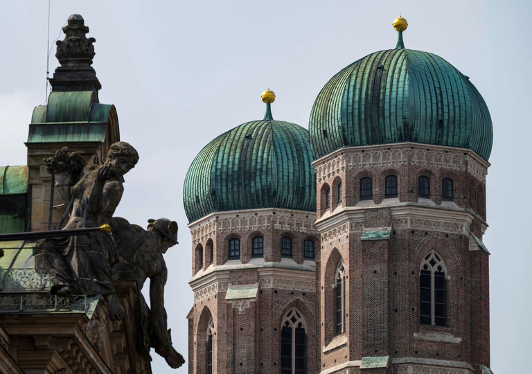 Das Erzbistum München-Freising informiert über seine finanzielle Lage. (Symbolbild) — © Peter Kneffel/dpa