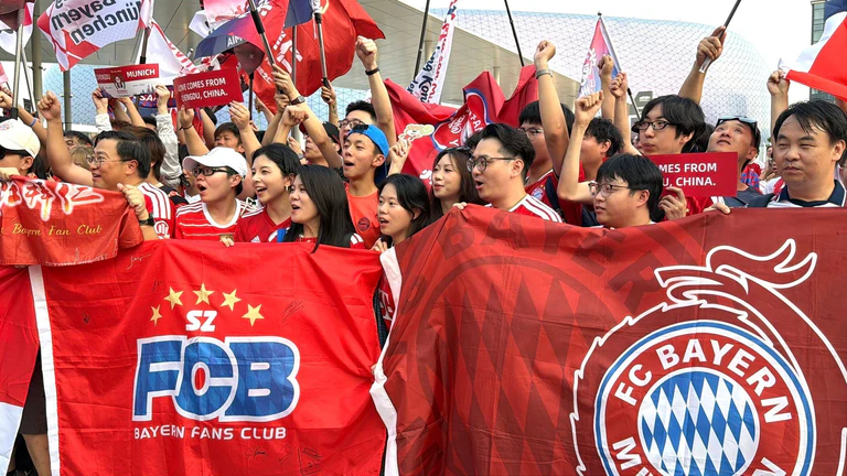 Der FC Bayern wurde in Asien bejubelt. — © Christian Kunz/dpa