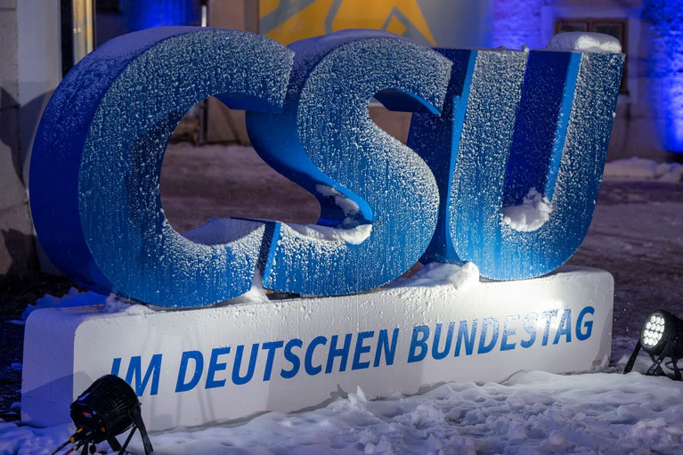 Am 6. Januar geht die Klausur der CSU-Bundestagsabgeordneten in Kloster Seeon los - wie immer werden vorab viele neue politische Forderungen bekannt.  — © Peter Kneffel/dpa
