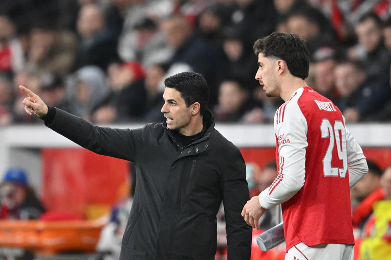Wiedersehen mit Arsenal: Trainer Mikel Arteta und Nationalspieler Kai Havertz kommen Ende Oktober nach München. (Archivbild) — © Anke Waelischmiller/dpa