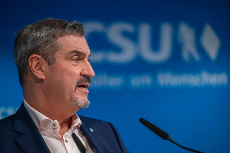 CSU-Chef Markus Söder wählt klare Worte in Richtung AfD. — © Peter Kneffel/dpa