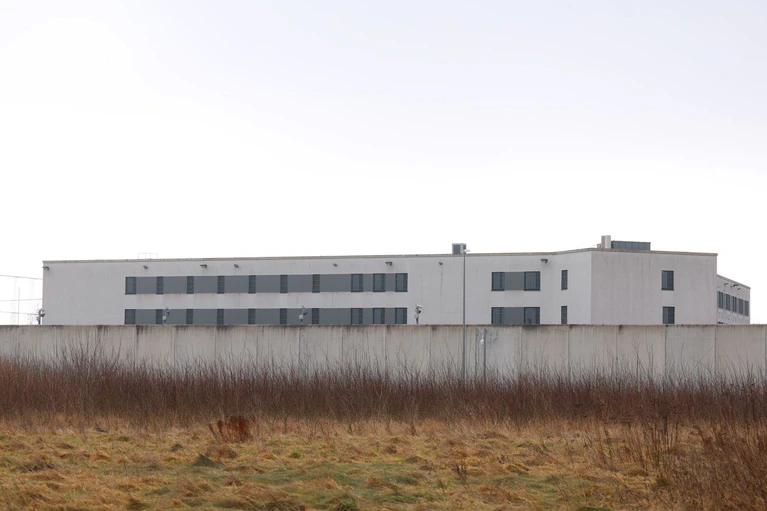 Zwei Verfahren in Zusammenhang mit Misshandlungsvorwürfen gegen frühere Mitarbeiter der JVA Augsburg-Gablingen sind zusammengeführt worden. Eine Entscheidung über ein Hauptverfahren gibt es noch nicht. (Archivbild) — © Karl-Josef Hildenbrand/dpa