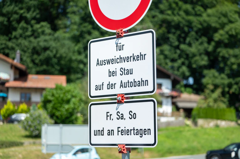 Am Wochenende will die Polizei die Verbote besonders genau kontrollieren. (Symbolbild) — © Leonie Asendorpf/dpa