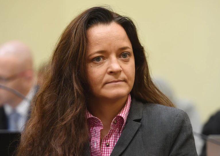 Beate Zschäpe wird nicht vorzeitig aus der Haft entlassen. (Archivbild) — © Tobias Hase/dpa