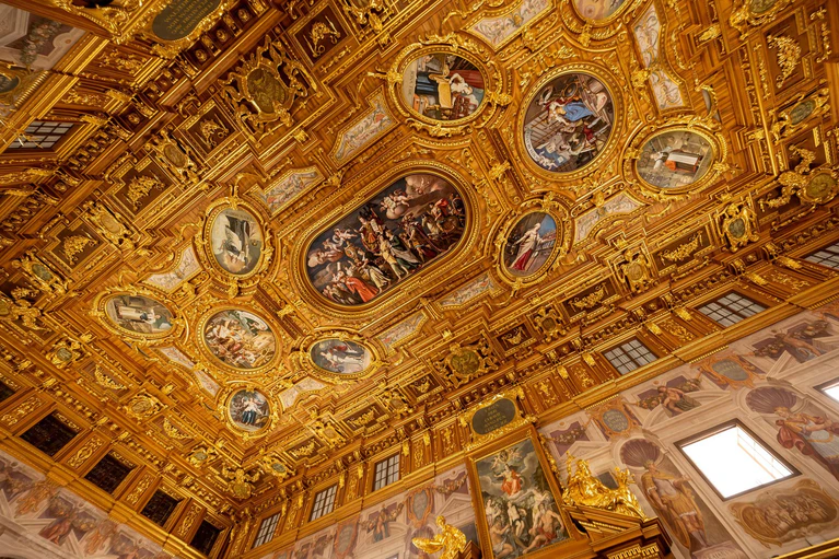 Mit dem Goldenen Saal zeigte die einstige Reichsstadt ihre Macht. — © Stefan Puchner/dpa